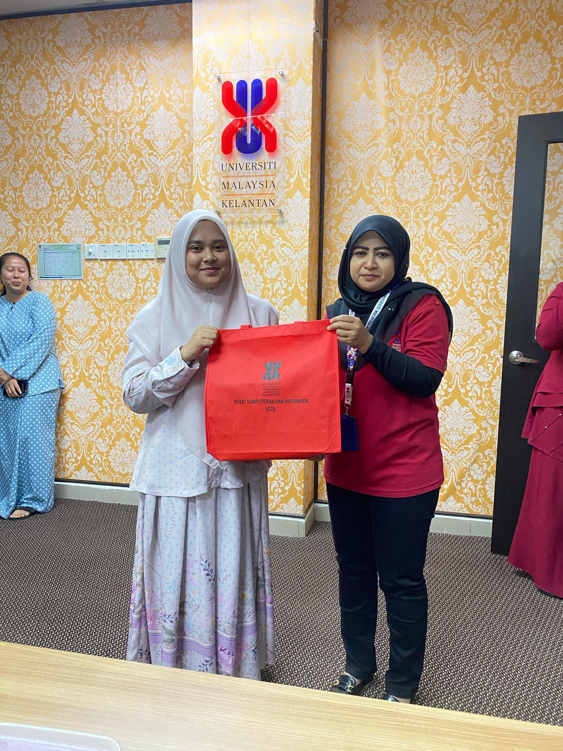 SESI PENGHARGAAN KEPADA STAF KONTRAK CCI YANG AKAN BERKHIDMAT SEBAGAI SEORANG PENDIDIK