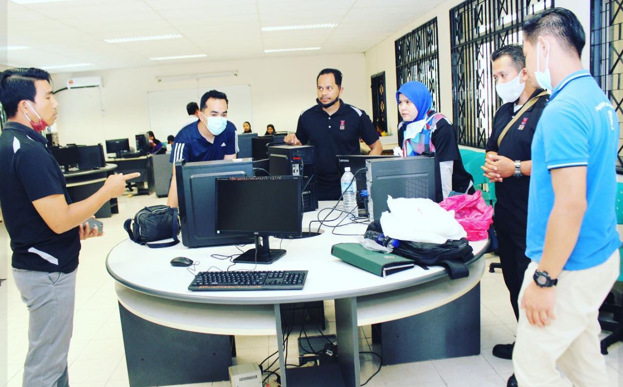 ICT Untuk Komuniti Penyelenggaraan ICT Program Sekolahku Universitiku 2020 di Sekolah Kebangsaan Pangkal Jenereh, Machang, Kelantan