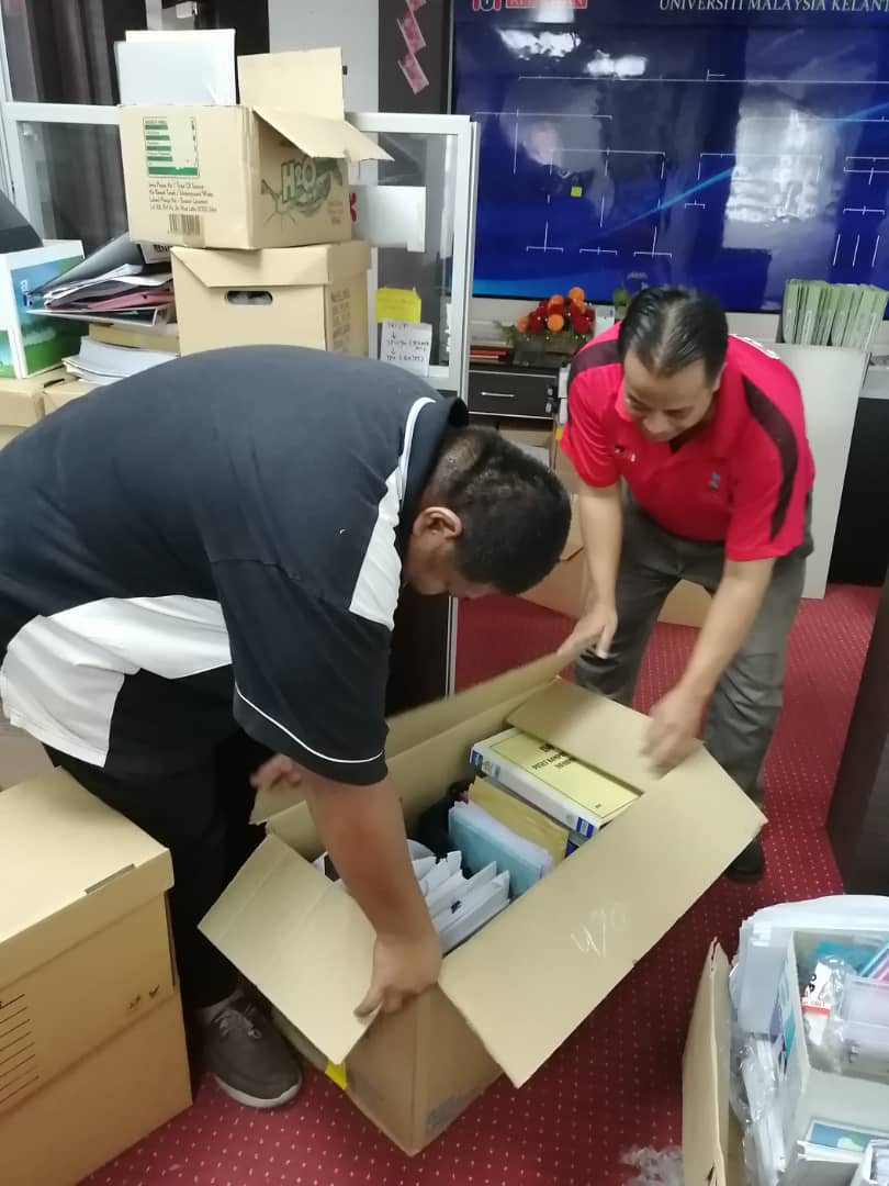 Gotong Royong Pemindahan Perabot ke CCI Kampus Bachok